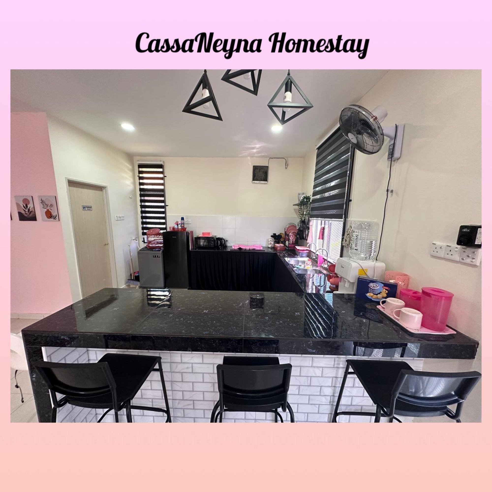 Cassaneyna Homestay Kuantan Exteriör bild